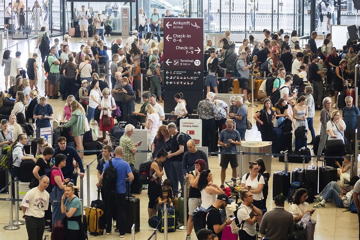 Microsoft outage leads to several US flights cancelled, delayed | - AP